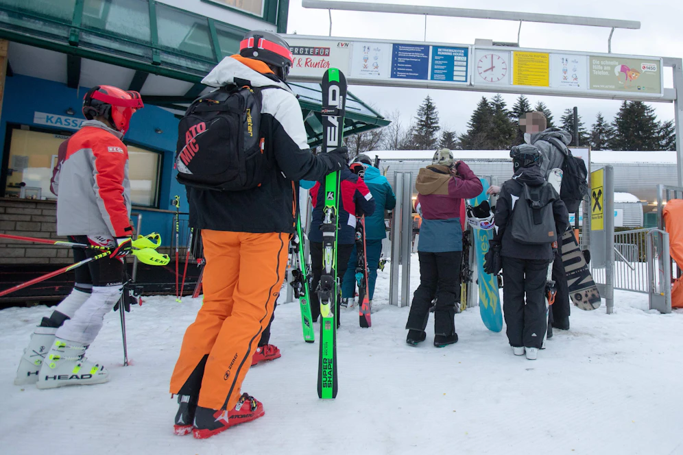 Skifahrer im Skigebiet Semmering