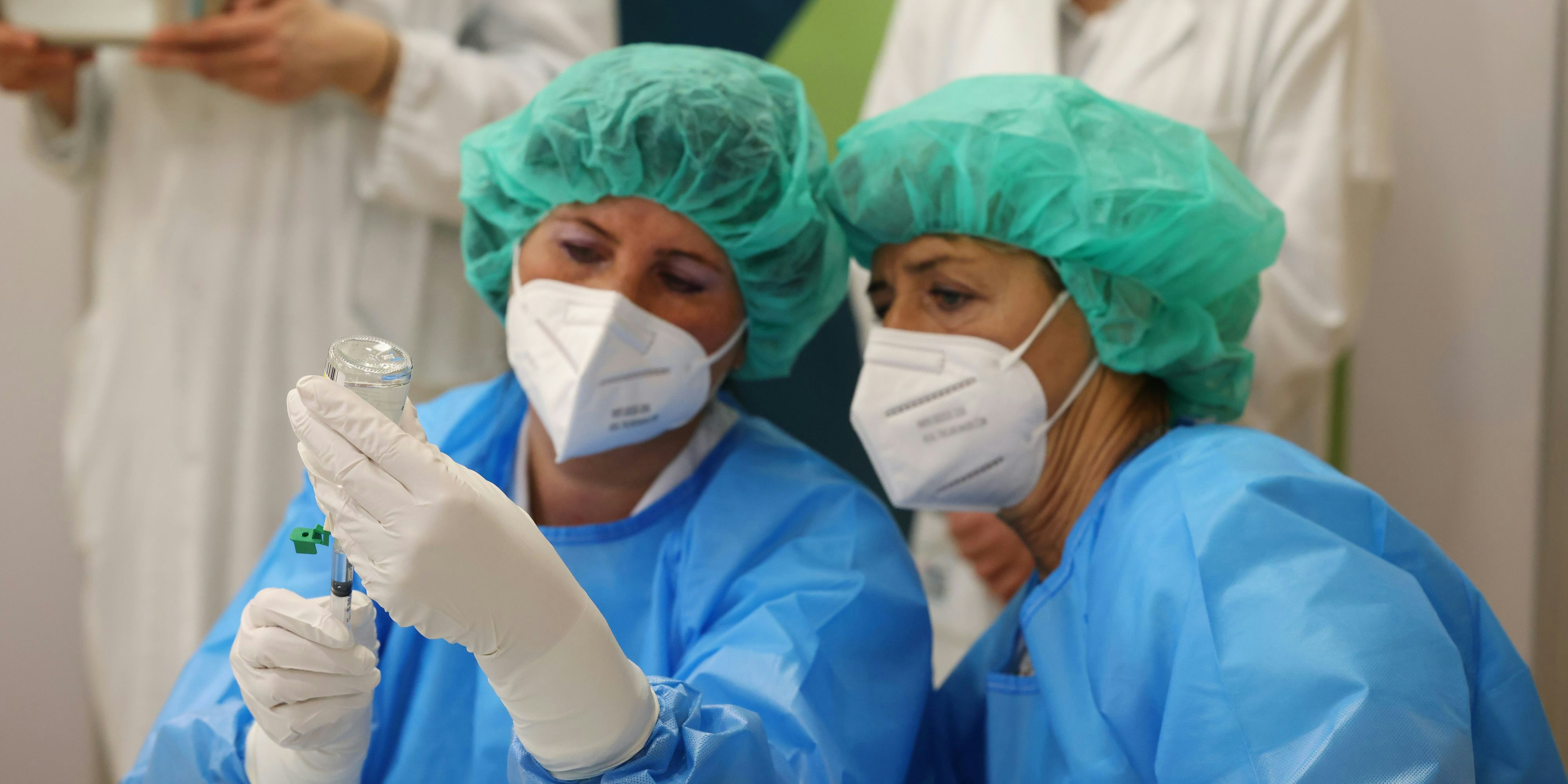 Primar Wenisch ging mit gutem Beispiel voran und ließ sich am Sonntag gegen Corona impfen.