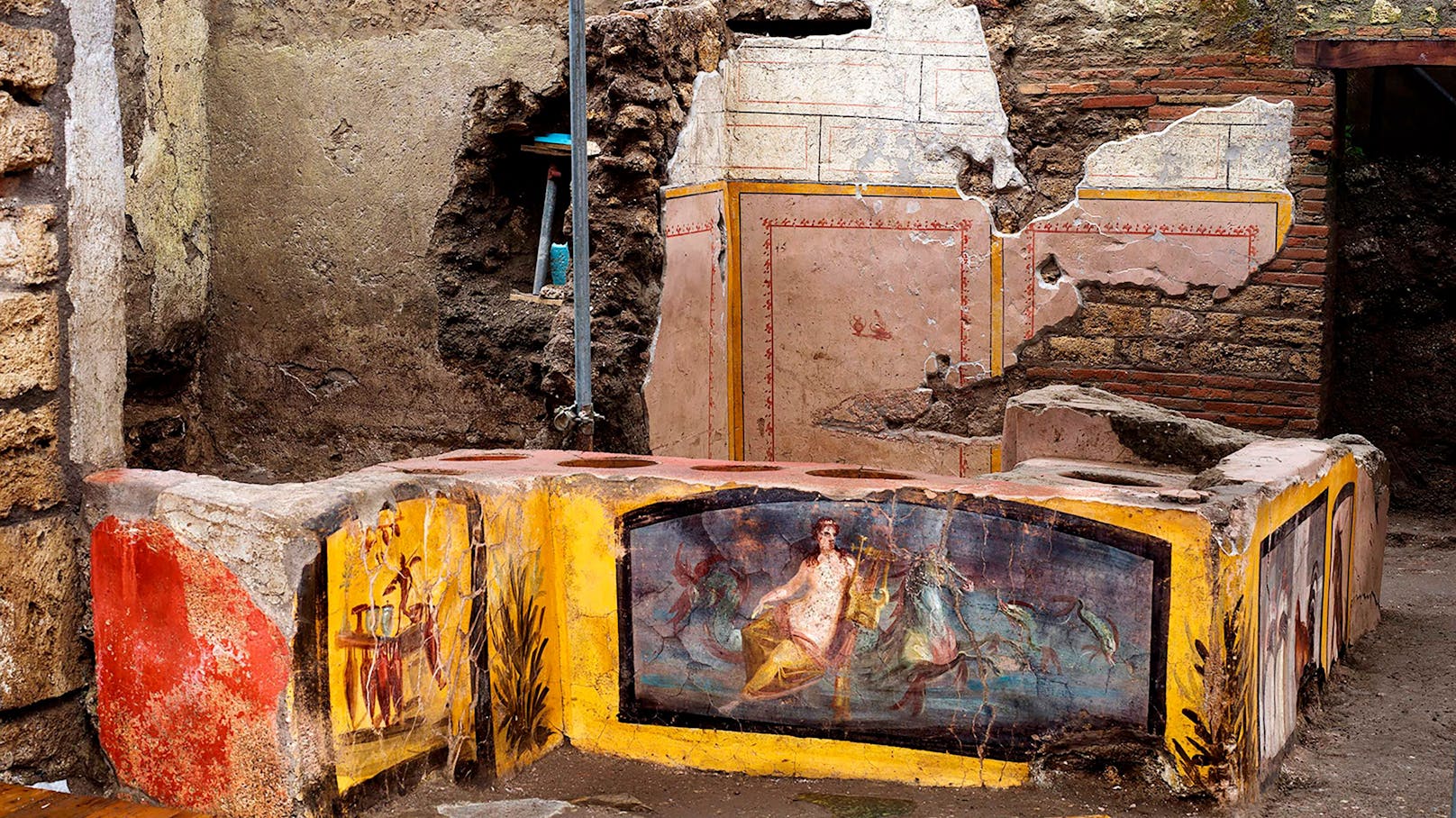 In Pompeji haben Archäologen ein außergewöhnlich gut erhaltenes antikes Straßenrestaurant mit farbenfrohen Fresken entdeckt
