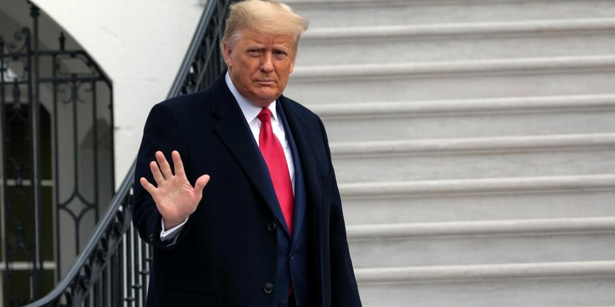 Nun also doch: US-Präsident Donald Trump setzt seine Unterschrift unter das mühsam ausgehandelte Corona-Hilfspaket des Kongresses.