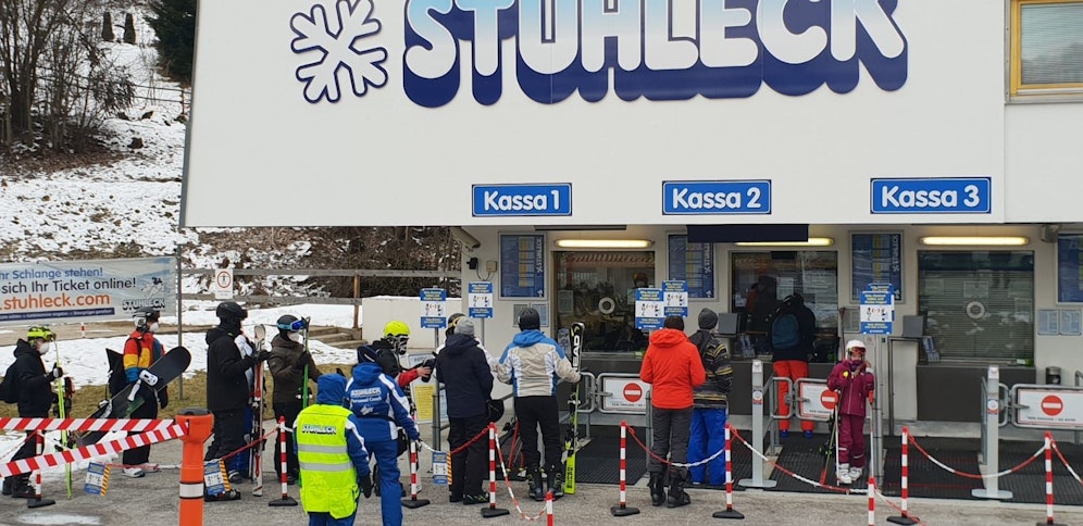 Abstand und Maske: In Stuhleck wird streng kontrolliert.