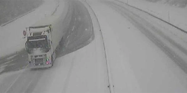 Starker Schneefall: So sieht es an der Grenze bei Arnoldstein aus.