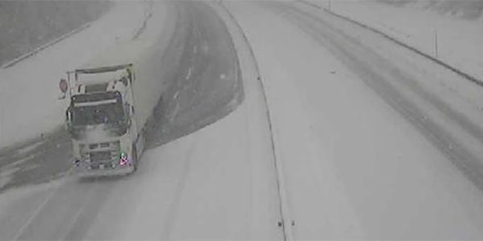 Starker Schneefall: So sieht es an der Grenze bei Arnoldstein aus.