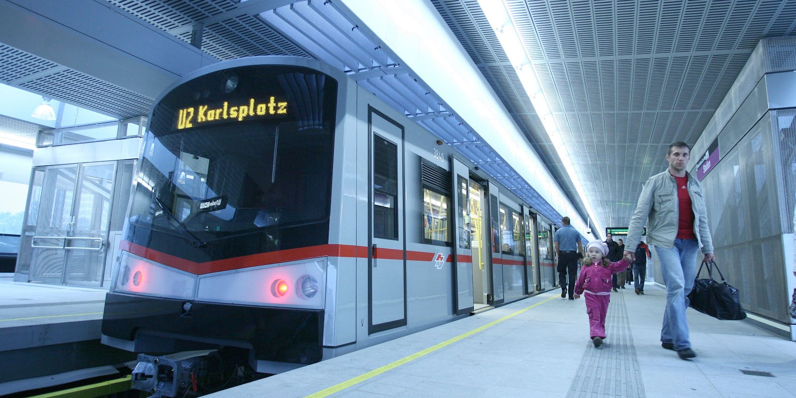 Ab 9. Jänner gilt an Nicht-Werktagen: Es sind zwei U-Bahn-Züge weniger pro Stunde unterwegs.