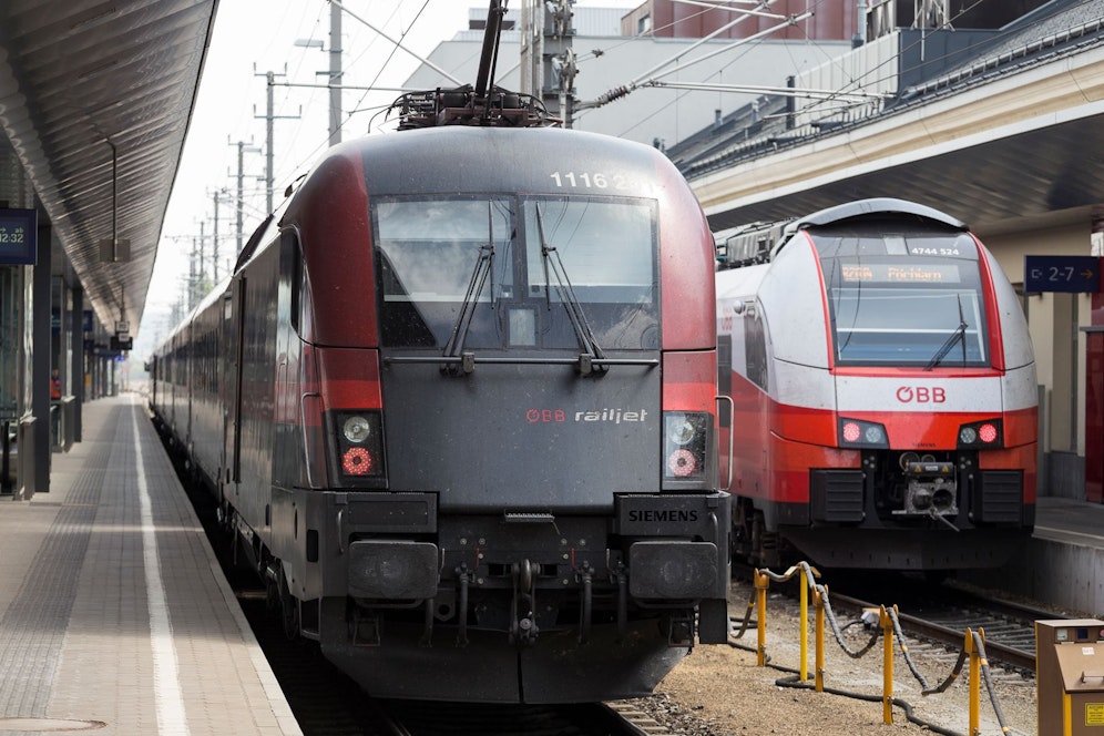 Züge am Hauptbahnhof in St. Pölten