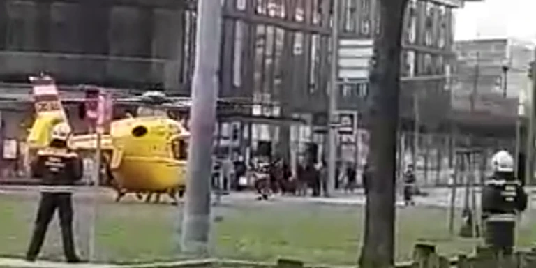 Die Wiener Rettung holte die Feuerwehr-Taucher mit dem Heli ab