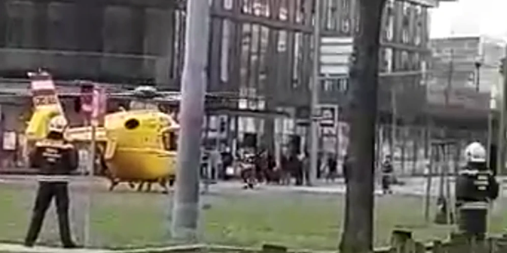 Die Wiener Rettung holte die Feuerwehr-Taucher mit dem Heli ab