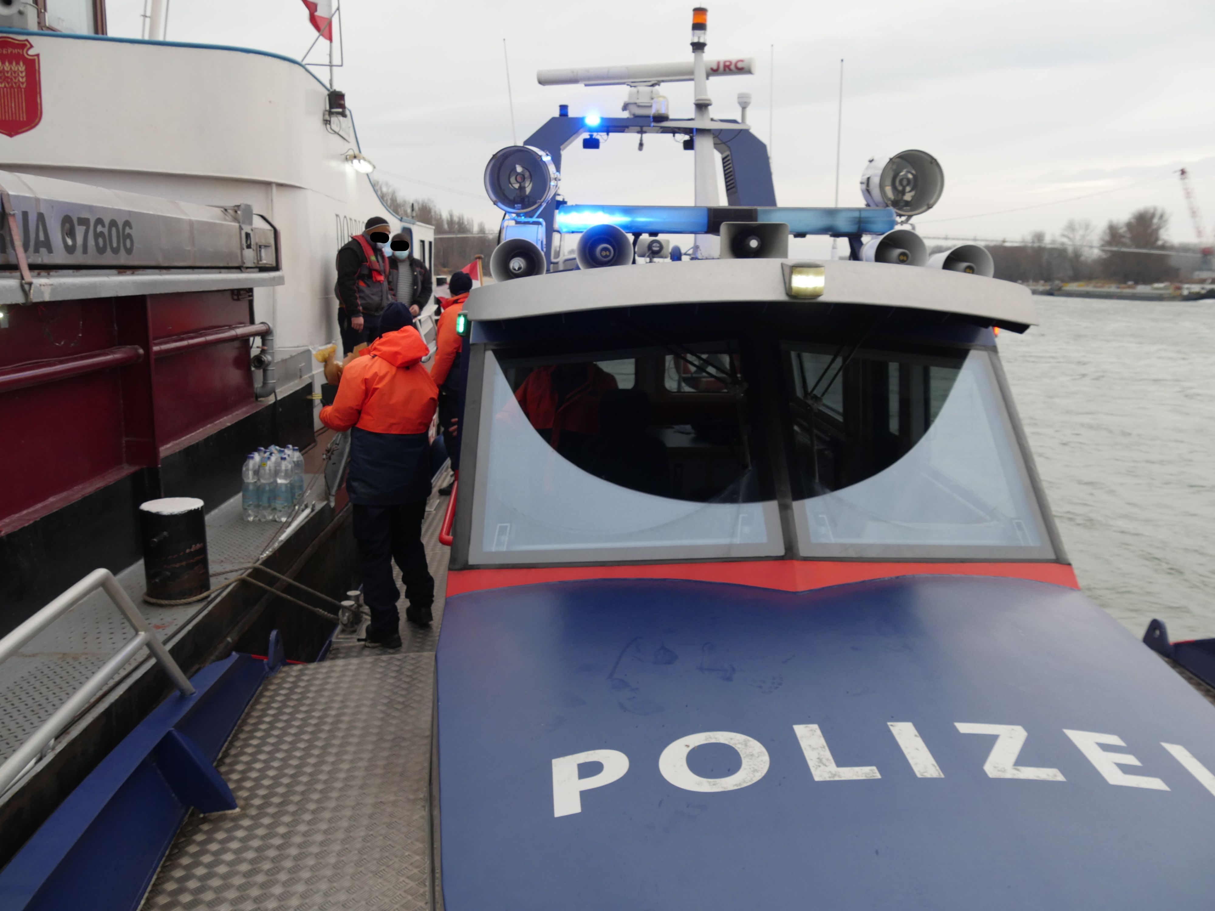 Die Wasserpolizei beim Eintreffen