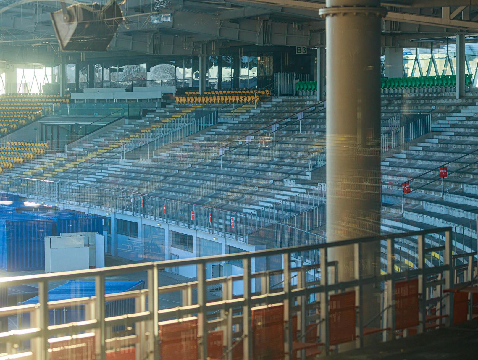 Die Plastik-Schalensitze sollen im neuen Stadion von Blau Weiß Linz wieder verwendet werden.