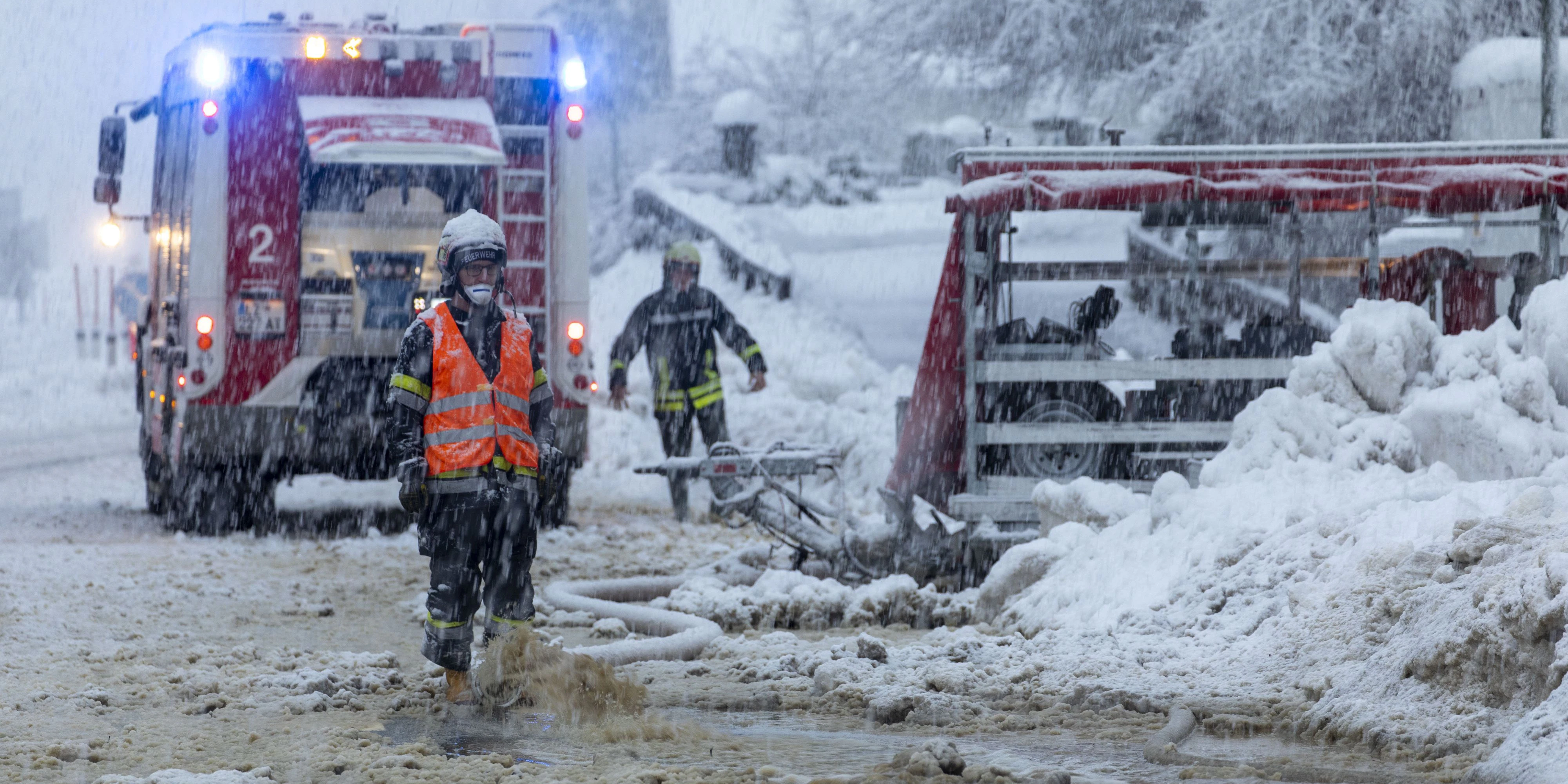 Die Feuerwehr steht im Dauereinsatz.