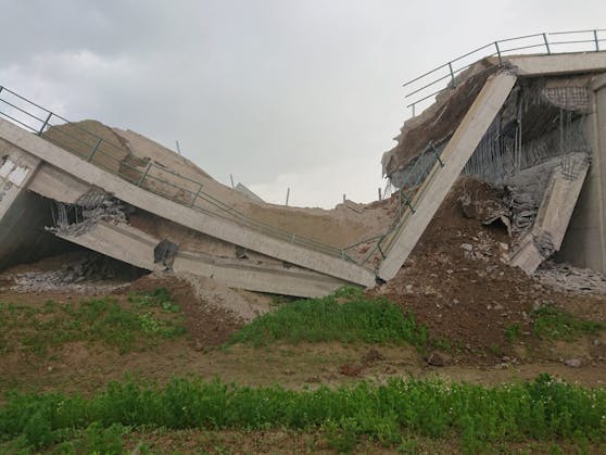 Die eingestürzte Brücke verzögerte die Öffnung.