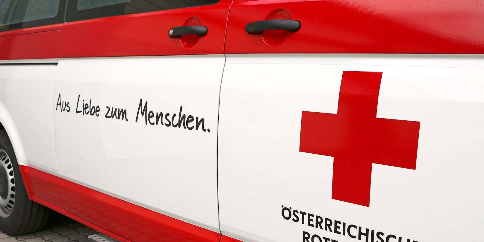 Das Rote Kreuz stand mit mehreren Personen im Einsatz. Symbolbild