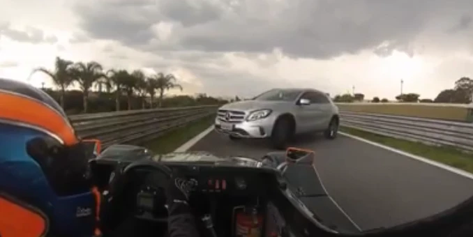 Ein Mercedes hat sich verirrt