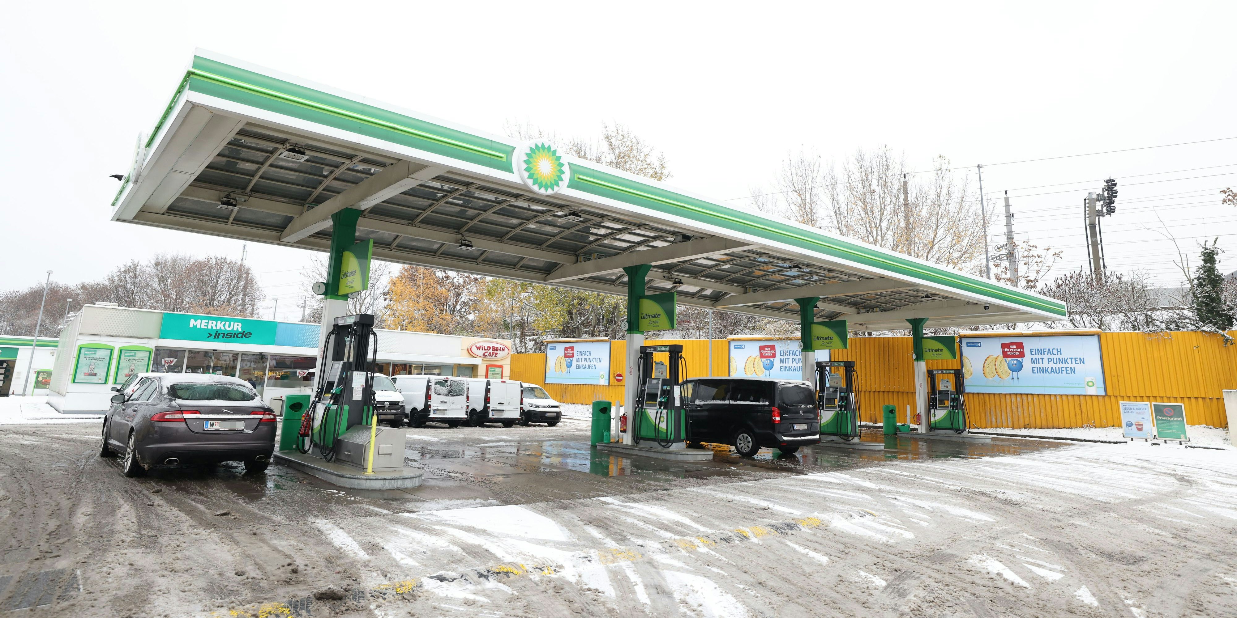 Wer auf dieser Tankstelle Kunde ist, könnte wegen Besitzstörung angeklagt werden.