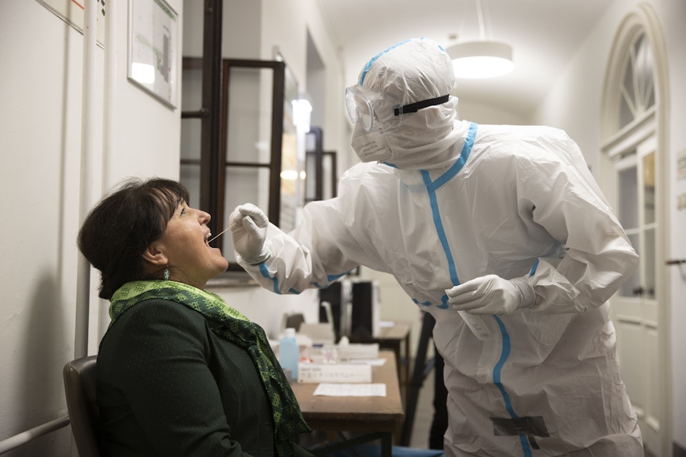 Landtagspräsidentin Manuela Khom bei einem Schnelltest im Steiermärkischen Landtag. Archivbild, 17.11.2020