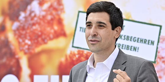 Initiator Sebastian Bohrn Mena anl. der Präsentation des Verein Tierschutzvolksbegehren