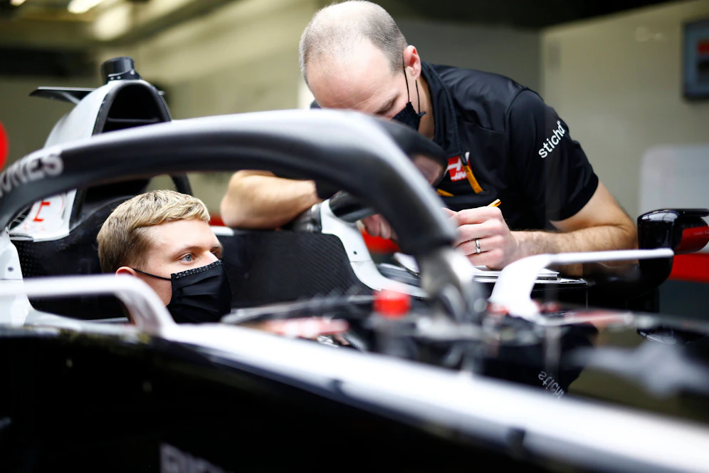 Startet Mick Schumacher schon beim Saisonfinale?