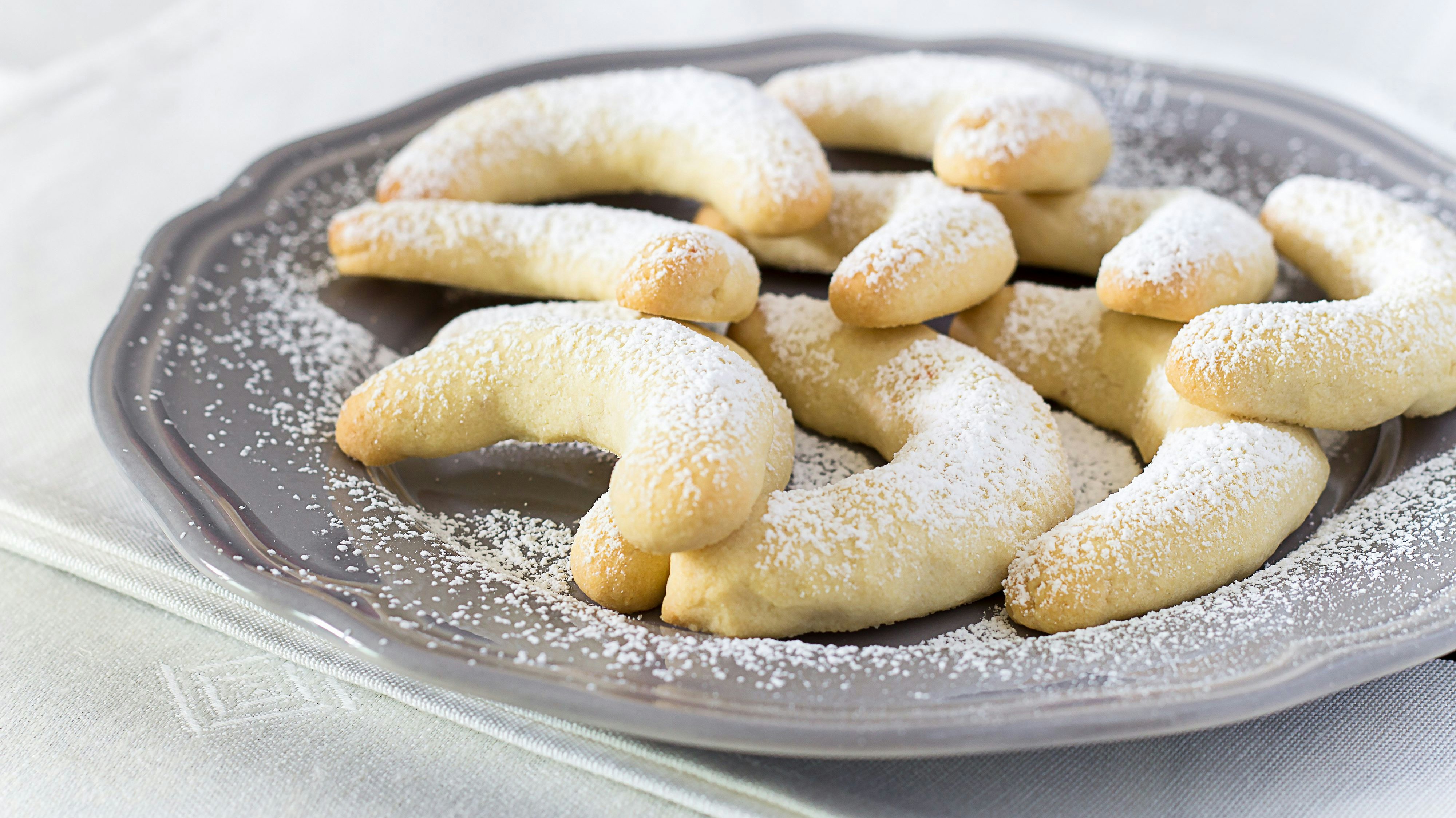 Vanillekipferl sind ein traditionelles Weihnachtsgebäck.