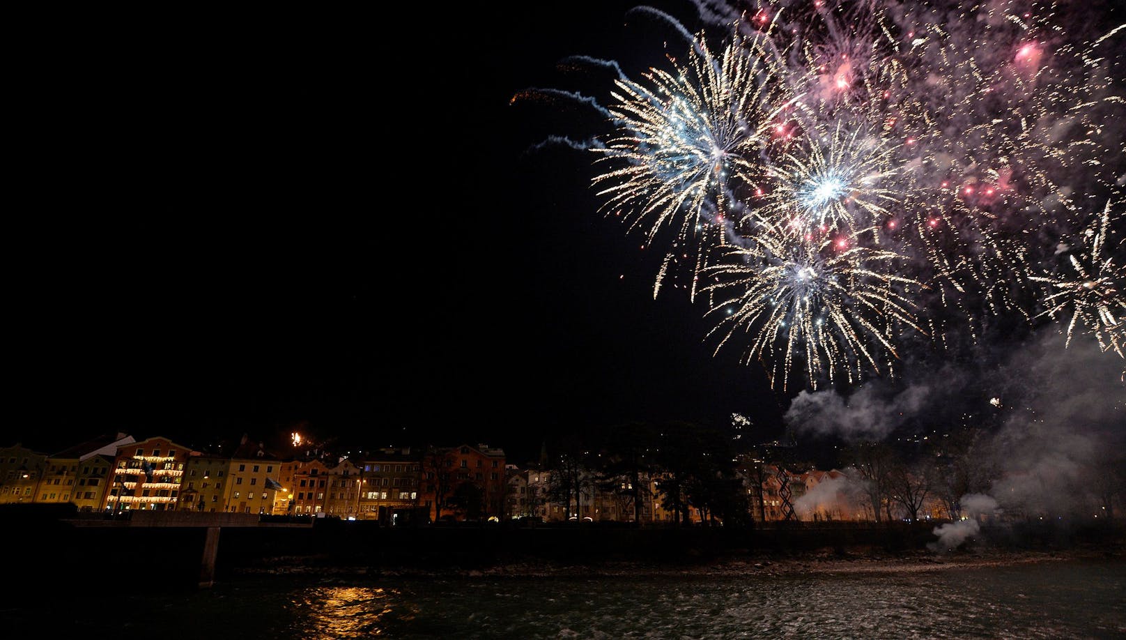 Anders als alle anderen österreichischen Landeshauptstädte wird in Innsbruck mit einem Raketen-Feuerwerk ins neue Jahr starten.