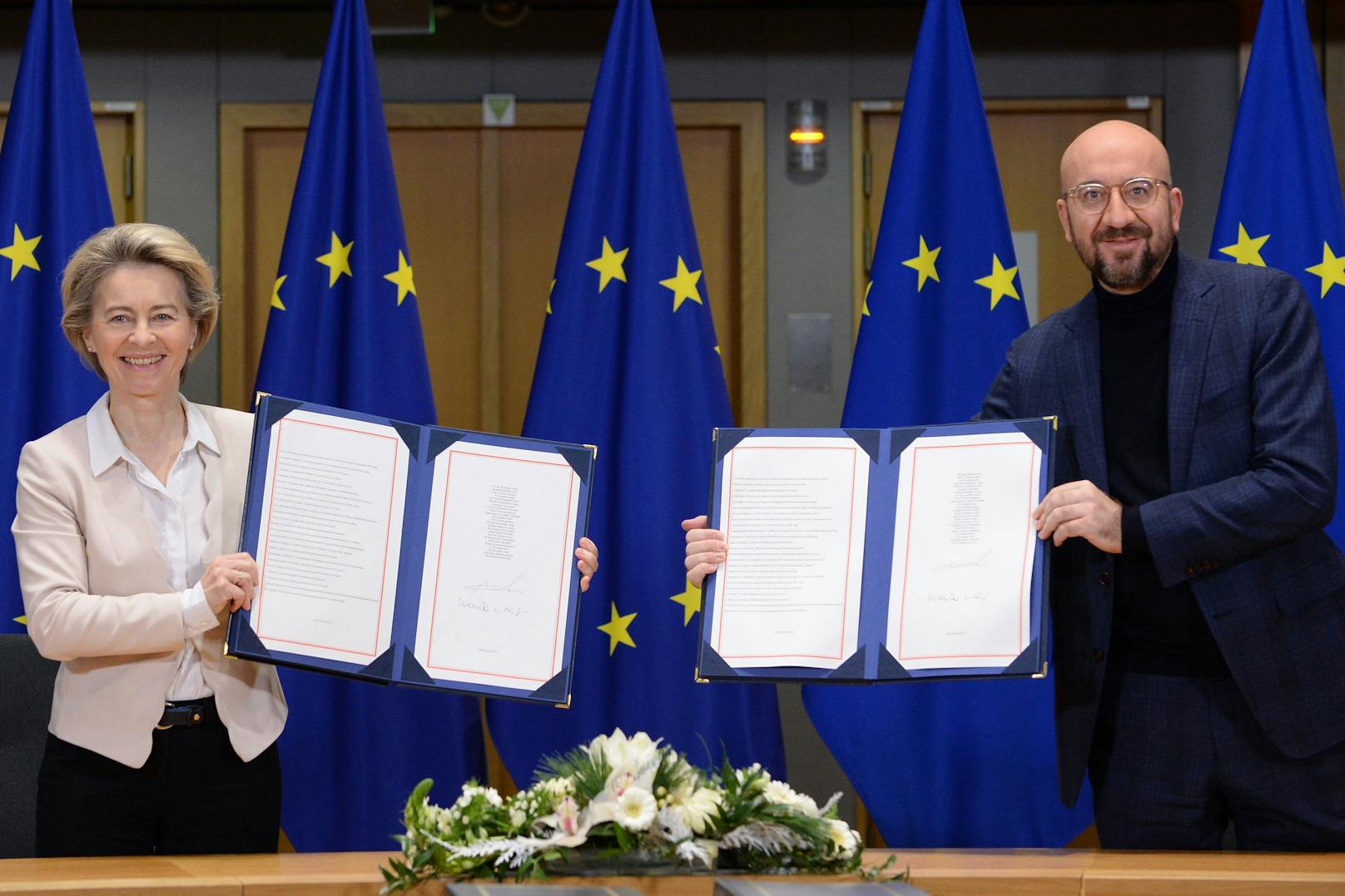 EU-Kommissionspräsidentin Ursula von der Leyen und EU-Ratspräsident Charles Michel gaben grünes Licht für den Brexit-Vertrag mit Großbritannien. 