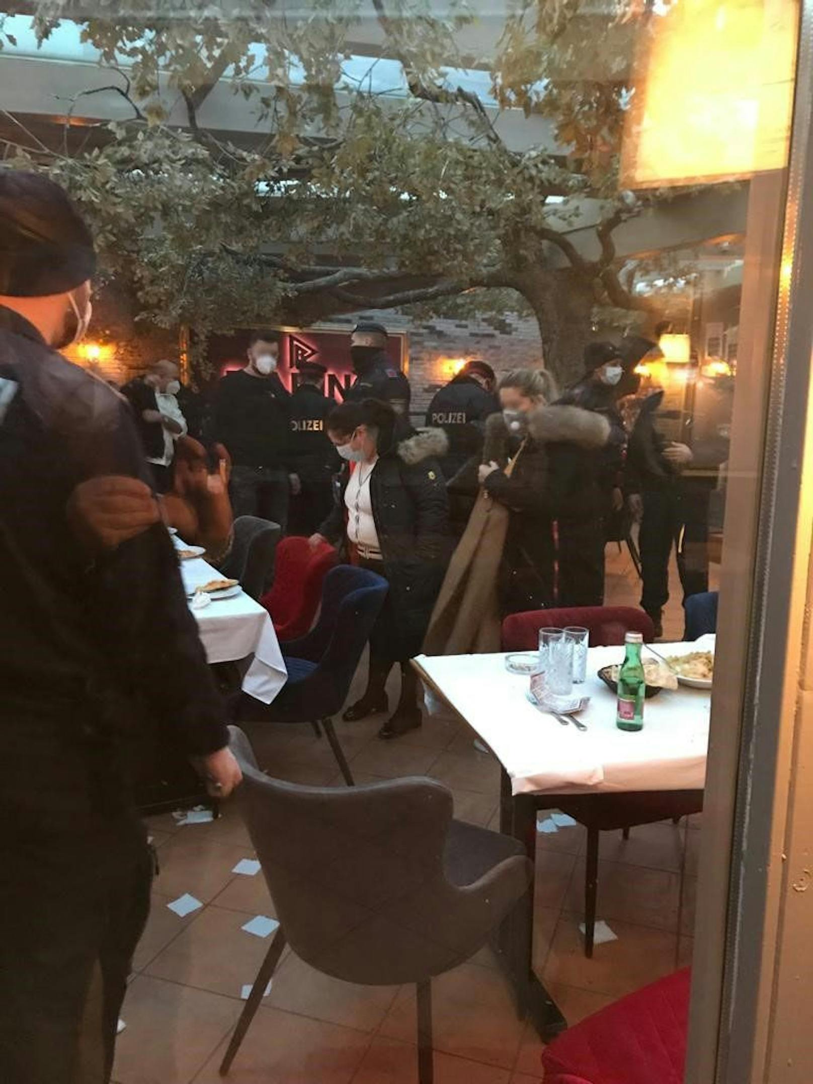43 Personen feierten in einem Wiener Balkan-Restaurant eine Corona-Party.
