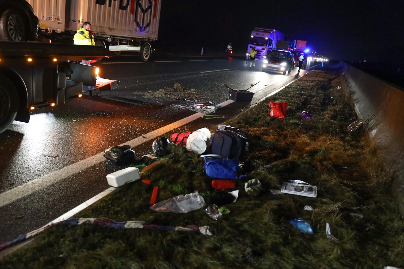 In der Nacht auf Mittwoch ist es auf der Innkreisautobahn bei Krenglbach zu einem schweren Verkehrsunfall gekommen.
