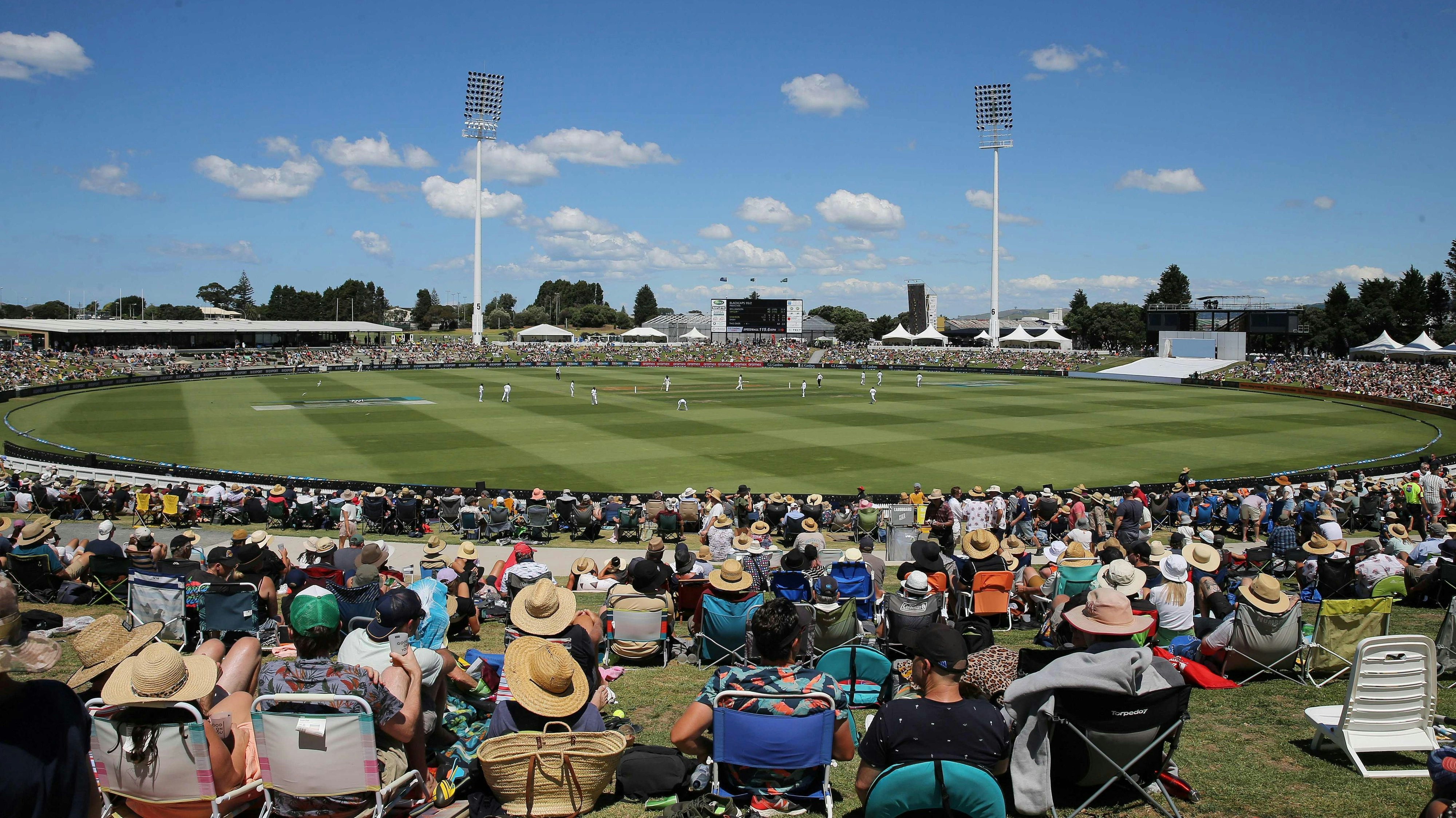 Menschen bei einem Cricketspiel in Neuseeland vor wenigen Tagen