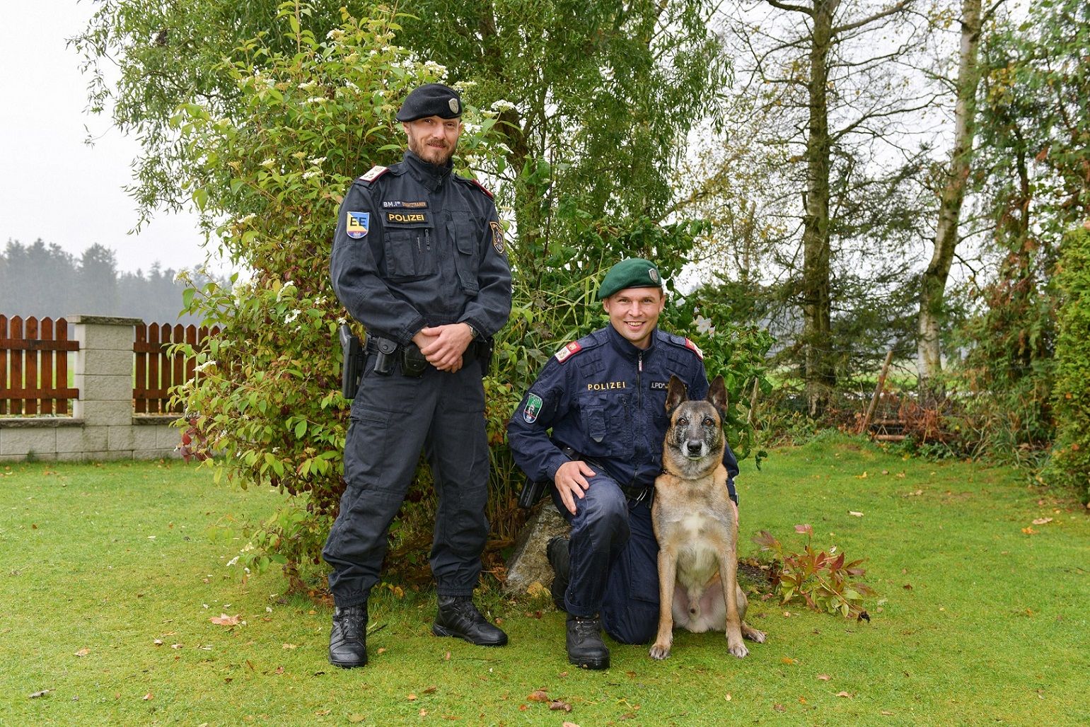 Die Retter: ChefInsp Ewald Gillinger, BezInsp Nikolaus Schrammel und Polizeidiensthund 'Brick'