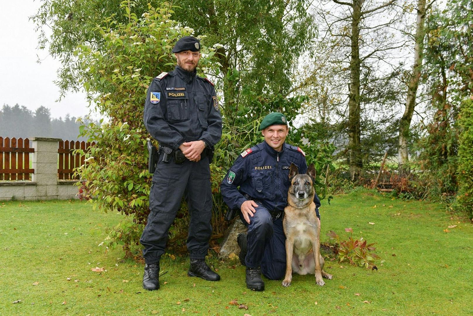 Die Retter: ChefInsp Ewald Gillinger, BezInsp Nikolaus Schrammel und Polizeidiensthund 'Brick'