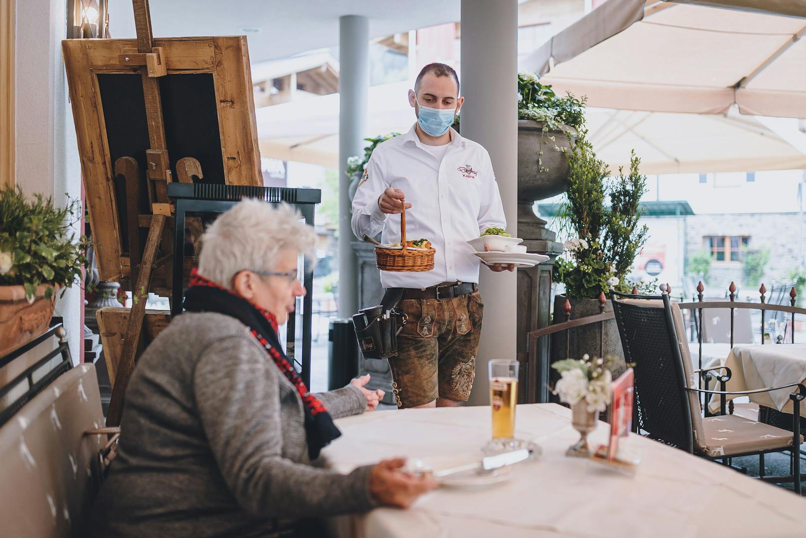 Die Gastronomie soll in Österreich ab Mitte Mai mit Testungen wieder aufsperren.