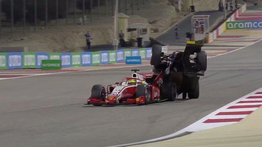 Ein Spektakulärer Crash von Mick Schumacher. 