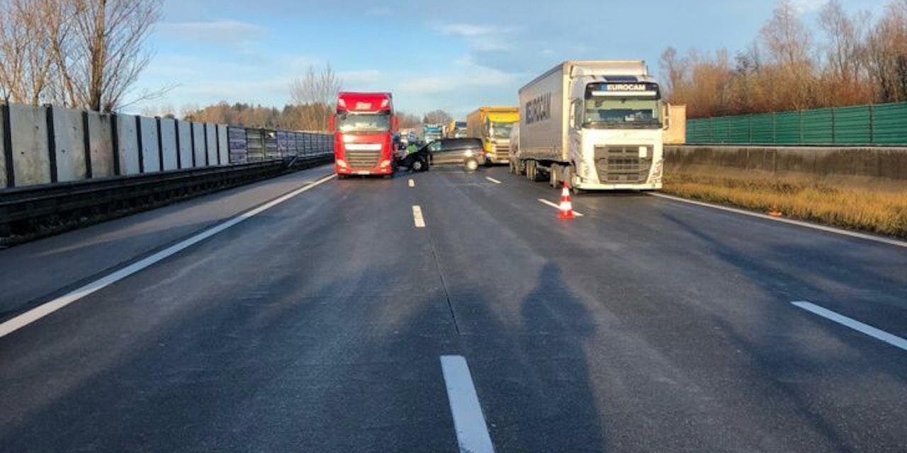 Schwerer Unfall  auf der A1 bei Haag  zwei Helis vor Ort 