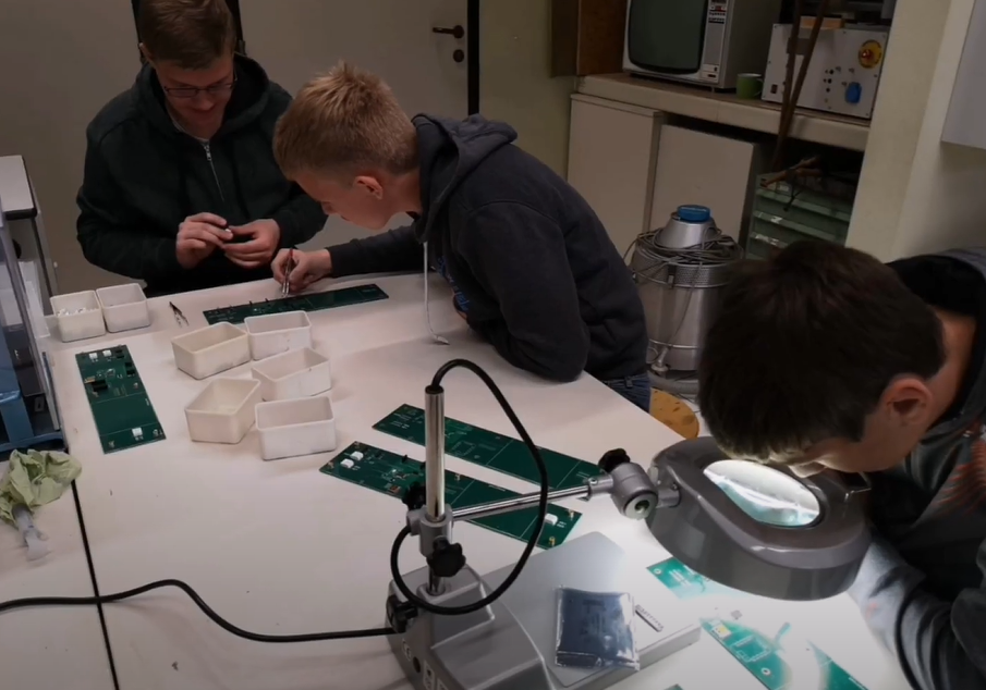 Schüler der HTL Waidhofen entwickelten eine CO² Anzeige- und Alarmfunktion.