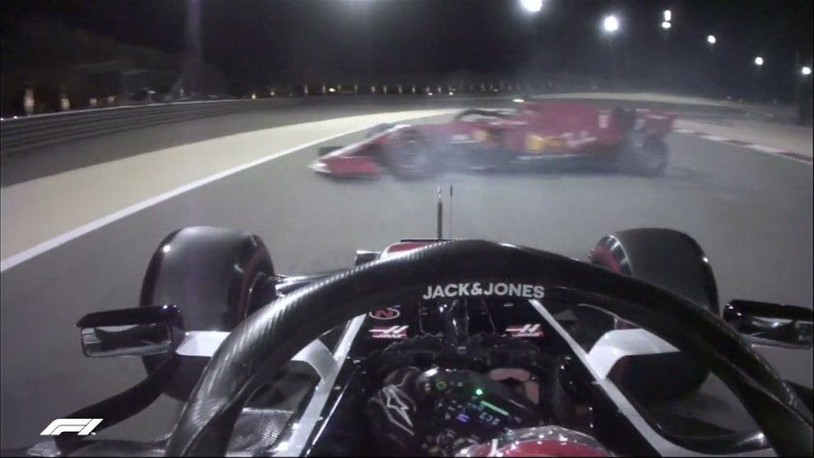 Sebastian Vettel sorgt für den Beinahe-Crash. 