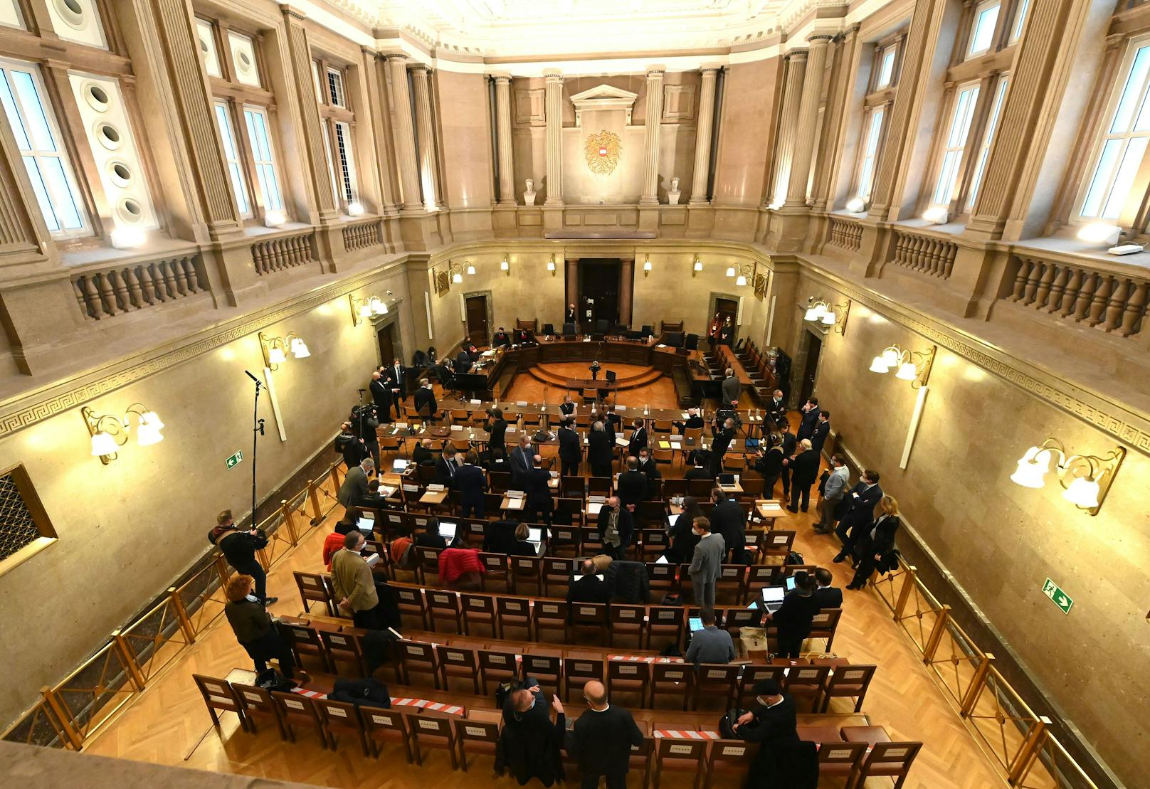 Andrang im <strong>Großen Schwurgerichtssaal</strong> am 4. Dezember 2020 anlässlich der Urteilsverkündung im BUWOG-Prozesses im Wiener Straflandesgericht.