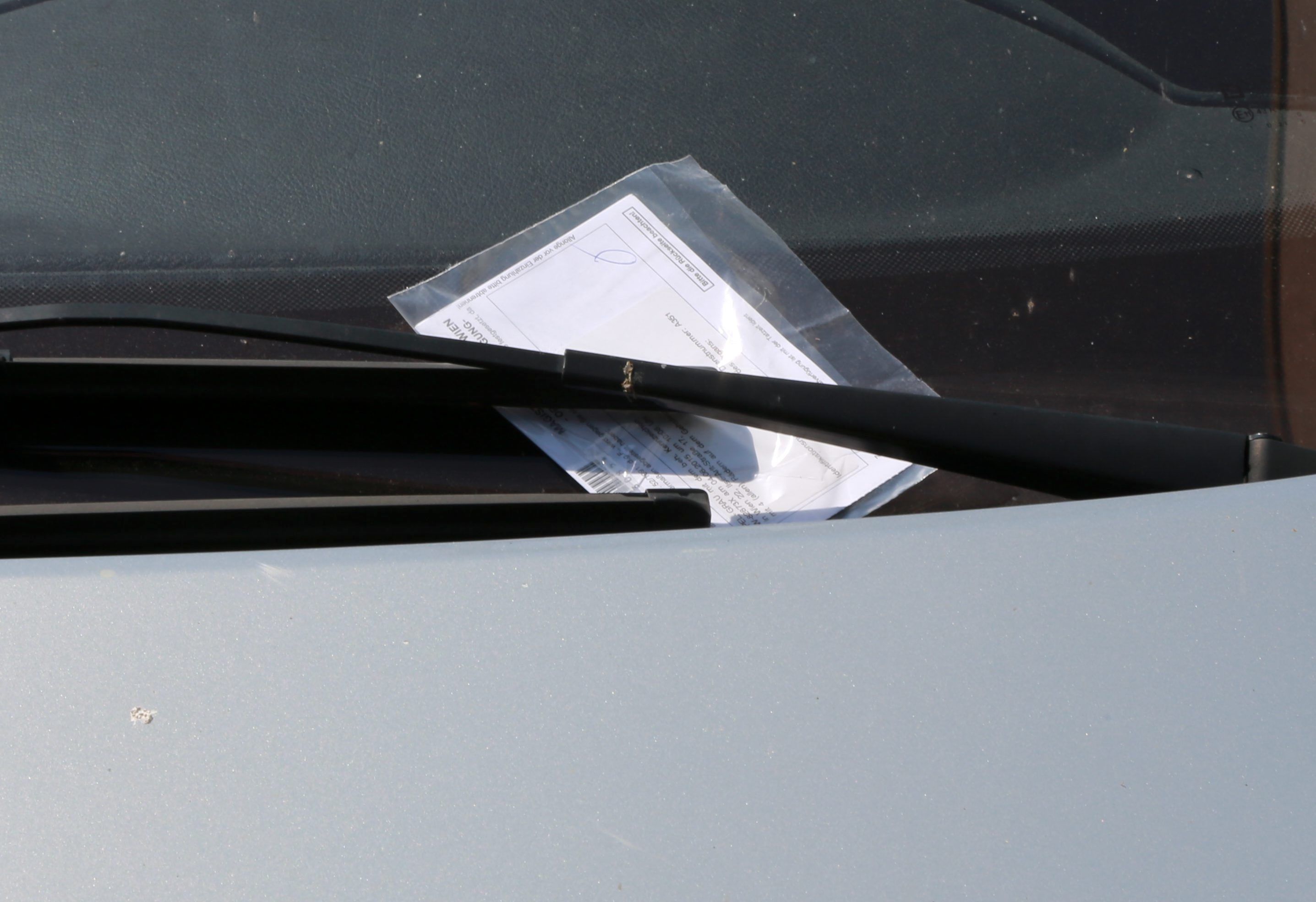 Parkstrafe für Falschparker. Symbolbild