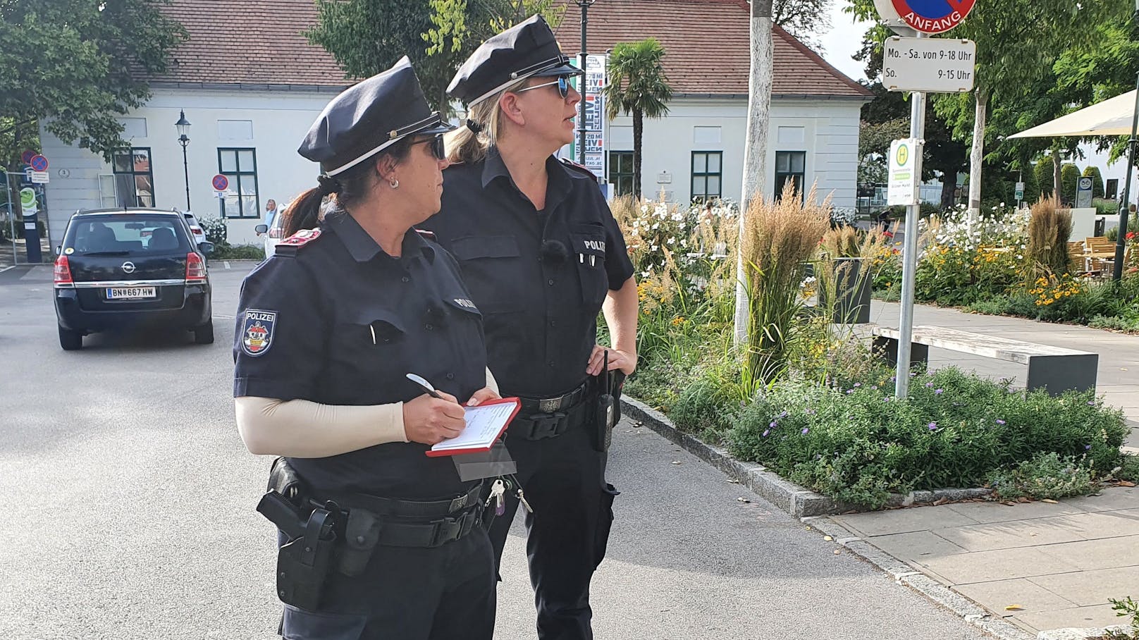 Die beiden müssen einen Verkehrsunfall untersuchen, bei dem es zu Streitereien unter den Beteiligten kommt.<br>