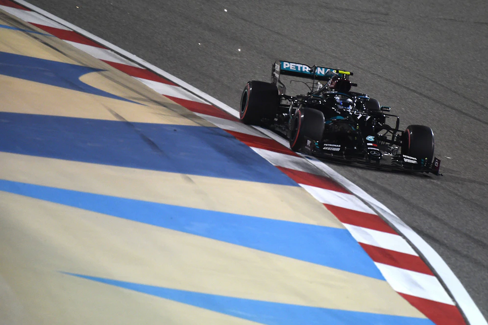 Valtteri Bottas steht in Bahrain auf Pole. 