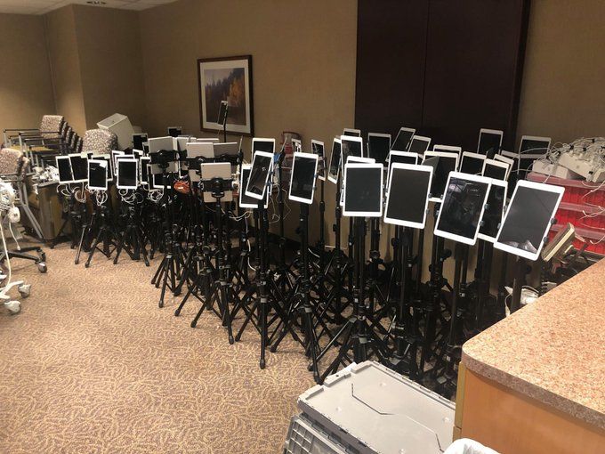 Mit diesen iPads können Angehörige in den USA Abschied von sterbenden Corona-Patienten nehmen.