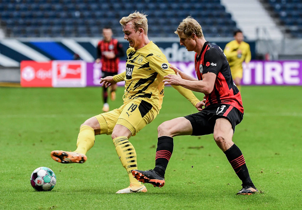 ÖFB-Legionär Martin Hinteregger im Duell gegen Borussia Dortmund. 