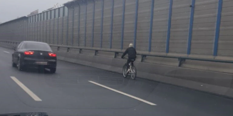 Dieser Radfahrer hatte es scheinbar eilig