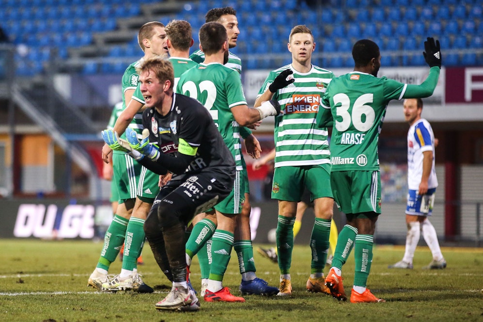 Rapid jubelt, Hartberg-Goalie Swete hadert.