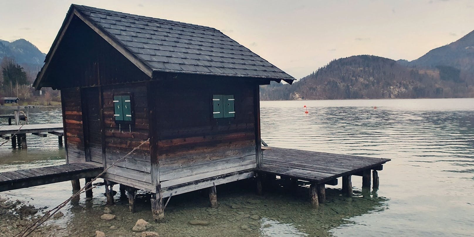 Klein, aber kostspielig: Diese Hütte am Wolfgangsee wurde um 755.000 Euro verkauft.