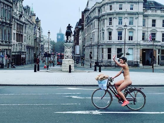 #18: Kerri Barnes radelte für einen guten Zweck nackt durch London