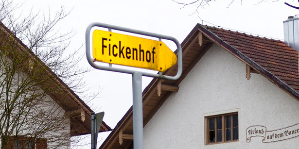 Die Einwohner stehen zum Ortsnamen.