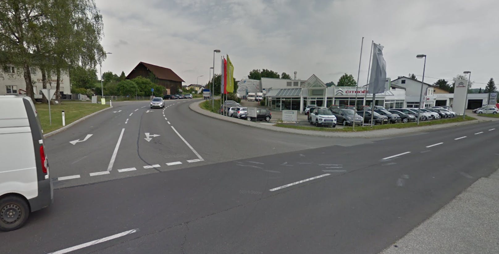 An dieser Kreuzung in Neuhofen an der Krems geriet der Wagen außer Kontrolle