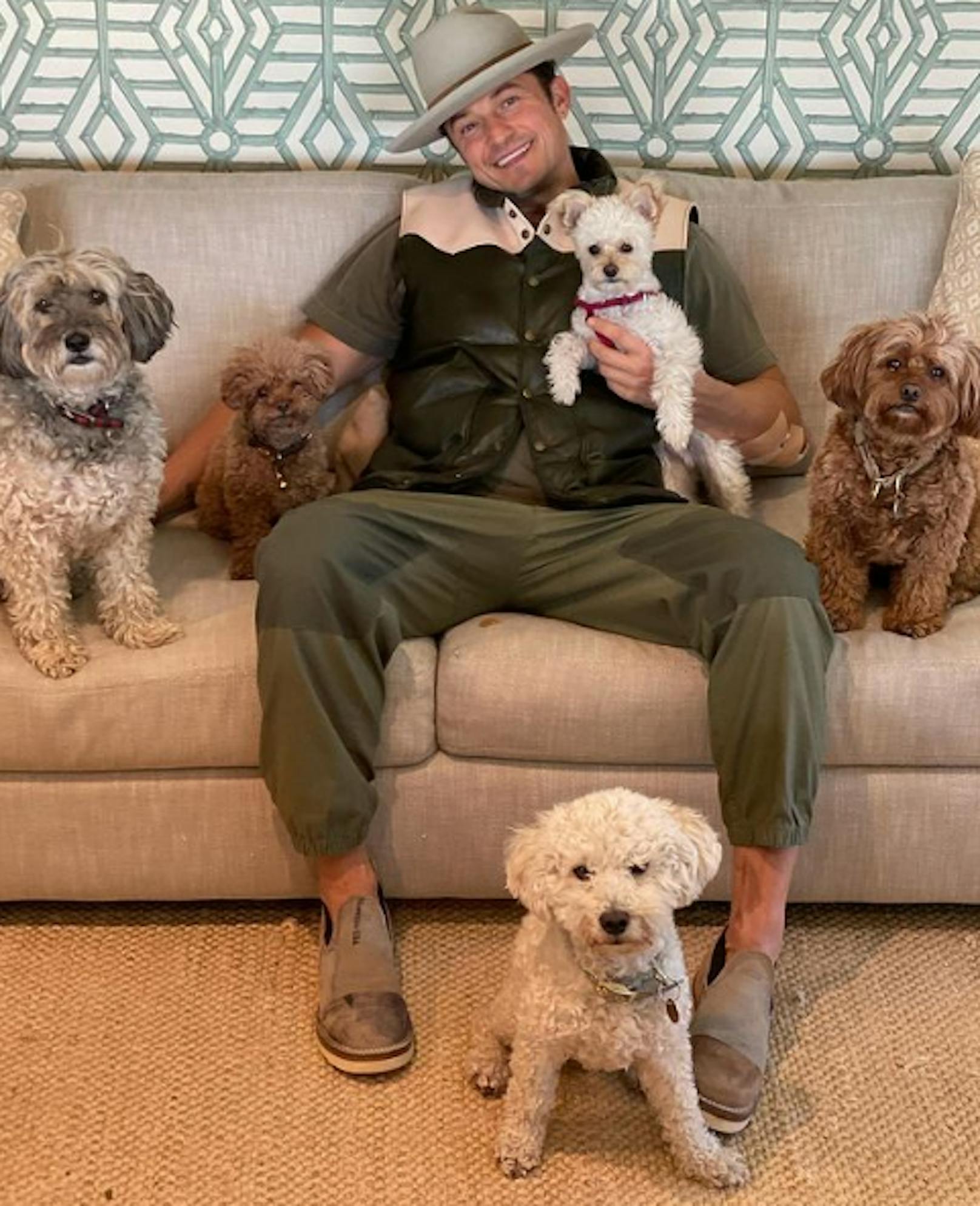 Orlando Bloom liebt es, Zeit mit seinen Hunden zu verbringen.&nbsp;