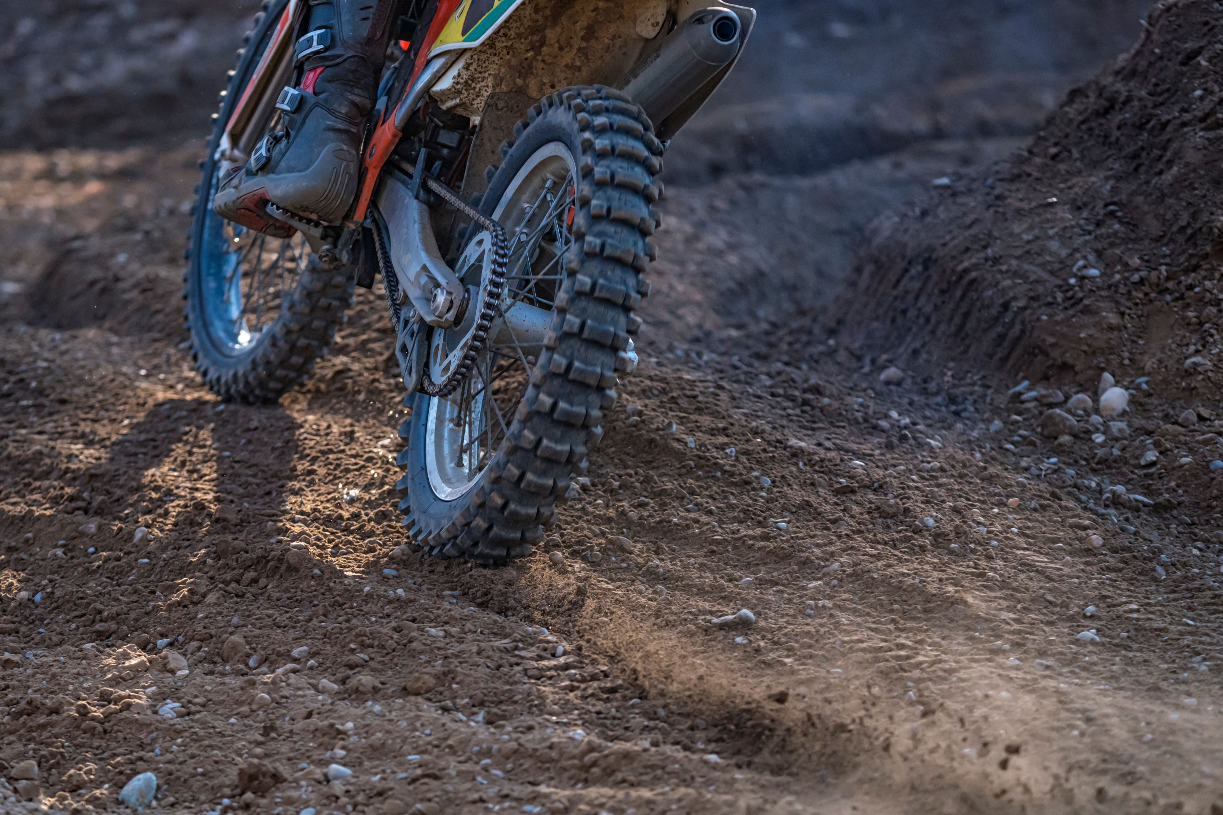 Zwei Motocross-Fahrer fuhren nach dem Unfall einfach weiter (Symbolbild).