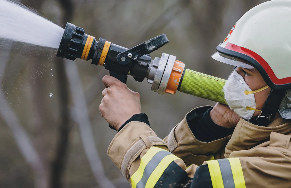 Der Sachschaden nach der mutmaßlichen Brandstiftung ist enorm.
