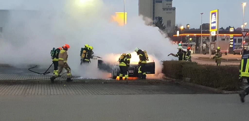 Feuer in Mistelbach: A3 in Flammen